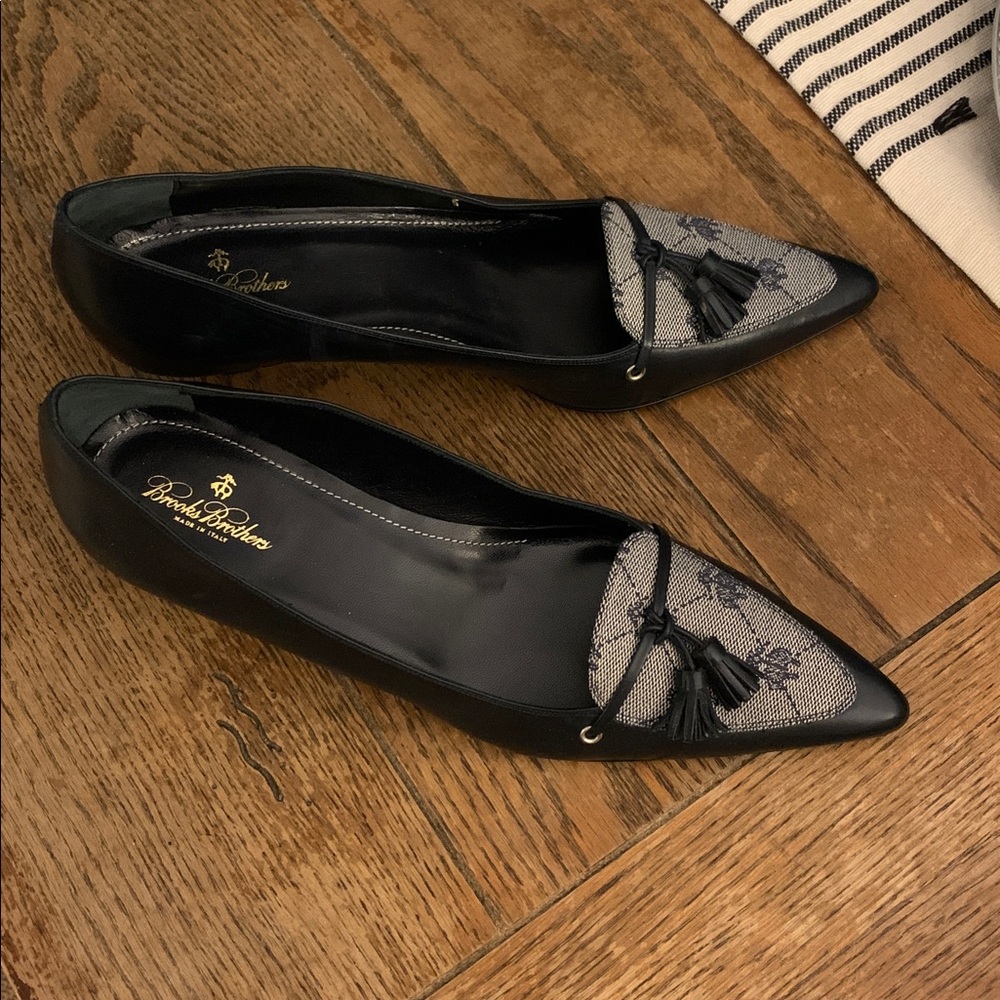 Women’s Brooks Brothers tassel career pumps.